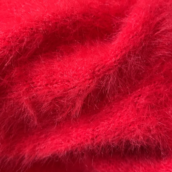 Signature Studio Sweater - Picture 10 of 10